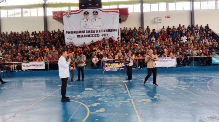 Setelah dikukuhkan, honor 3 bulan RT dan RW Kota Magelang langsung cair