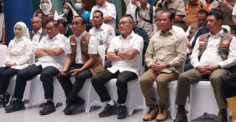 Menteri LHK tinjau banjir Bekasi dan TPA Bantargebang Menteri LHK tinjau banjir Bekasi dan TPA Bantargebang