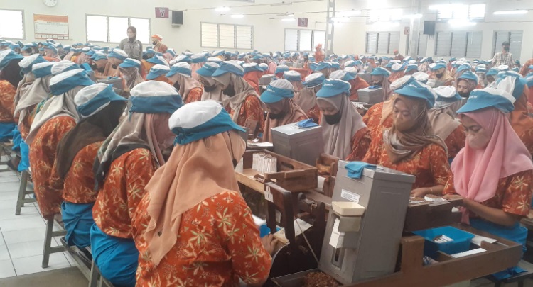PT Djarum berikan THR bagi 50.553 pekerja di 8 daerah PT Djarum berikan THR bagi 50.553 pekerja di 8 daerah