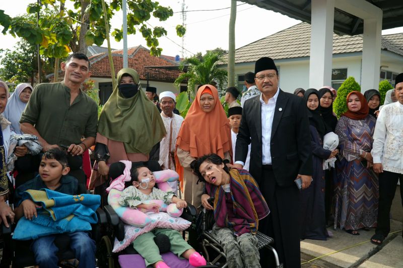 Mensos beri semangat penerima manfaat bantuan sosial Mensos beri semangat penerima manfaat bantuan sosial