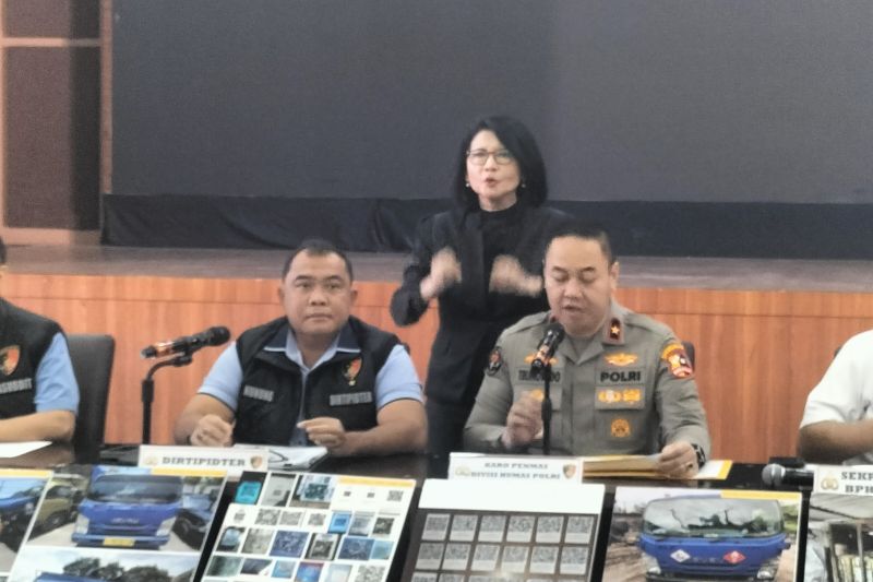 Polri bongkar praktek jual BBM subsidi dengan modus barcode palsu Polri bongkar praktek jual BBM subsidi dengan modus barcode palsu