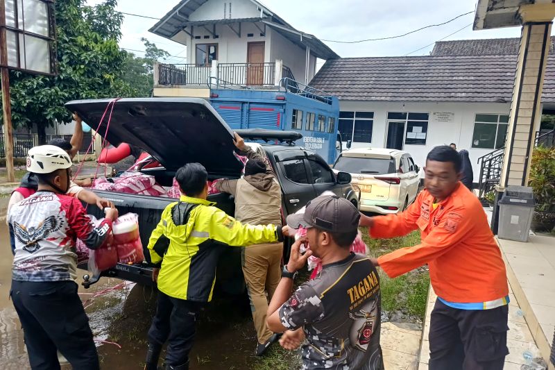Kemensos kirim bantuan untuk korban longsor banjir bandang di Sukabumi