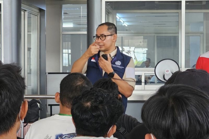 Kemlu kembali berhasil keluarkan 169 WNI dari Myawaddy Kemlu kembali berhasil keluarkan 169 WNI dari Myawaddy