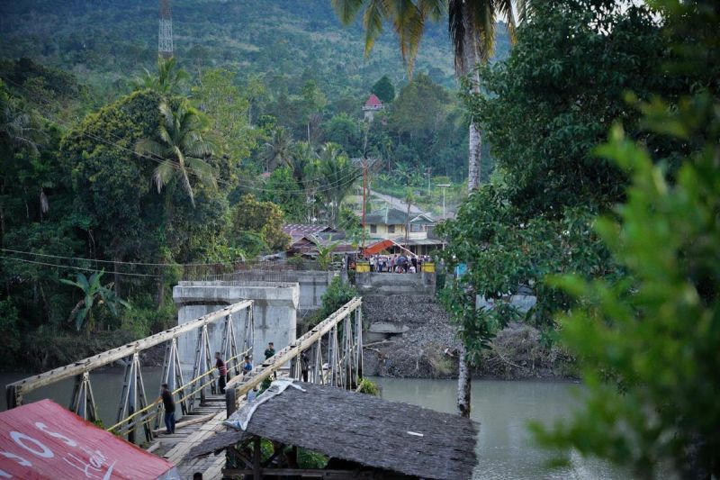 Gubernur Sumut programkan pembangunan jembatan ambruk di Nias Barat Gubernur Sumut programkan pembangunan jembatan ambruk di Nias Barat