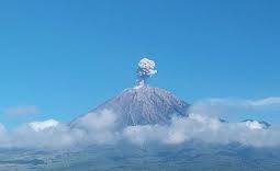 06 Maret 2024: Gunung Semeru kembali erupsi letusan abu vulkanik capai 800 Meter