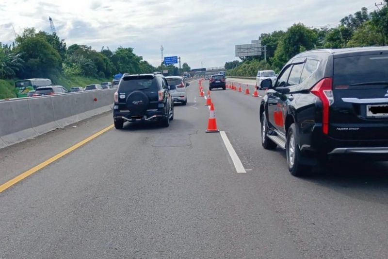 Buka tutup pintu masuk lawan arah Cikampek Tol Japek diterapkan Buka tutup pintu masuk lawan arah Cikampek Tol Japek diterapkan