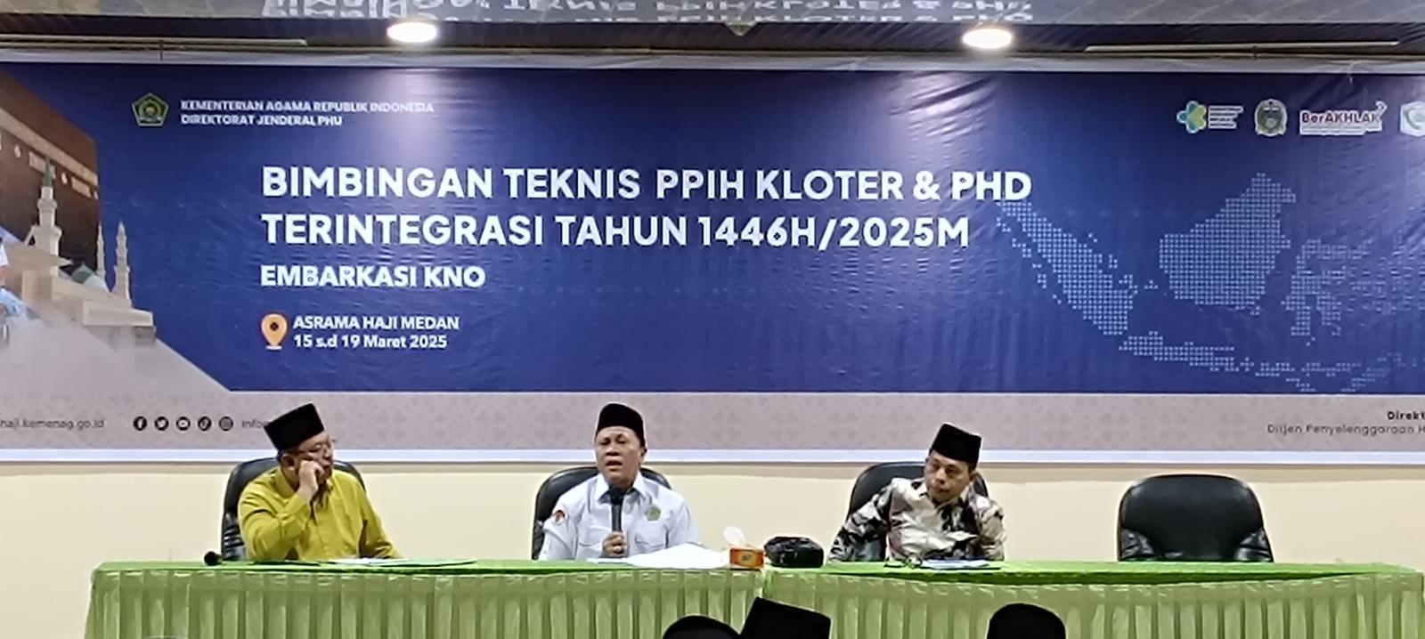 Petugas Haji harus memiliki integritas dan mengutamakan kepentingan jemaah Petugas Haji harus memiliki integritas dan mengutamakan kepentingan jemaah