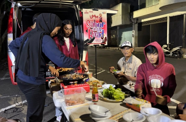 Sahur On The Road UMM sasar tukang becak dan ojol Sahur On The Road UMM sasar tukang becak dan ojol