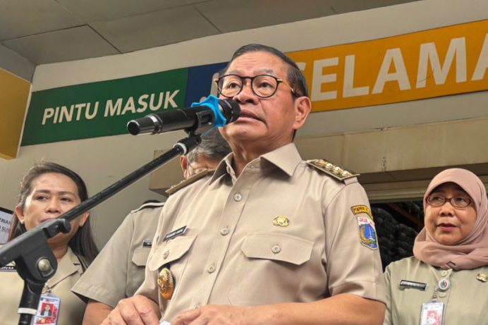 Pemprov DKI mulai lakukan modifikasi cuaca untuk mitigasi banjir Pemprov DKI mulai lakukan modifikasi cuaca untuk mitigasi banjir