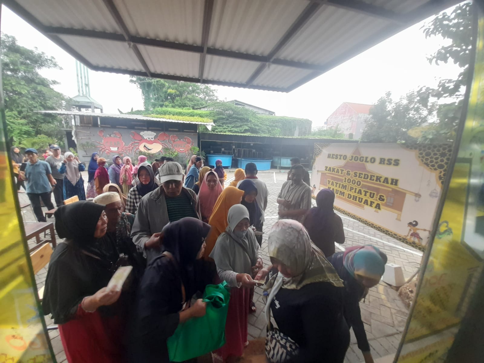Joglo RSS Resto & Cafe bagikan 1.000 paket sembako menjelang Idul Fitri 2025 Joglo RSS Resto & Cafe bagikan 1.000 paket sembako menjelang Idul Fitri 2025
