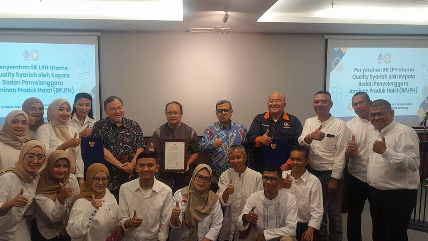 Kepala BPJPH serahkan langsung sertifikat LPH Quality Syariah menjadi LPH Utama