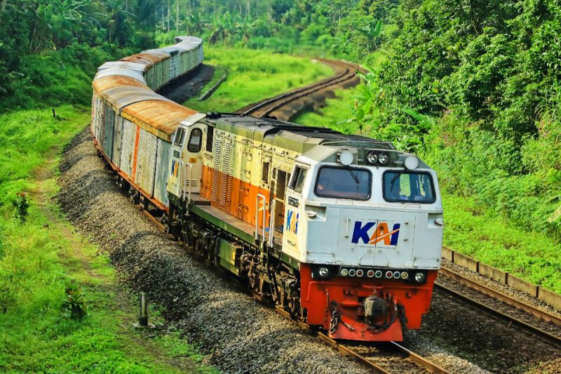 KAI angkut 110.558 ton hasil perkebunan dukung ketahanan pangan KAI angkut 110.558 ton hasil perkebunan dukung ketahanan pangan