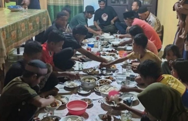 Warga Sepa Maluku Tengah lestarikan tradisi sahur bersama tetangga Warga Sepa Maluku Tengah lestarikan tradisi sahur bersama tetangga