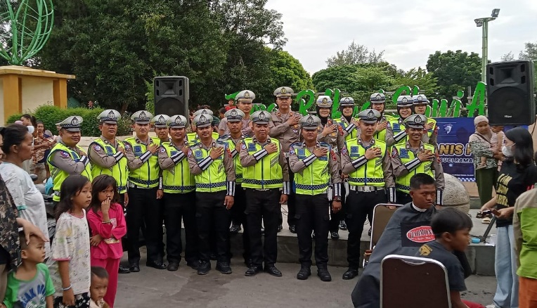 Ngabuburit Ramadan, Polres Tegal gelar acara cukur gratis dan berbagi takjil Ngabuburit Ramadan, Polres Tegal gelar acara cukur gratis dan berbagi takjil