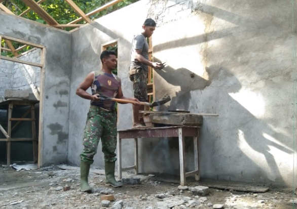 Rumah direnovasi, warga terharu dengan bantuan Program TMMD Kodim 1510/Sula Rumah direnovasi, warga terharu dengan bantuan Program TMMD Kodim 1510/Sula