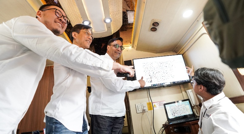 Dua mobile base transceiver stations Indosat antisipasi keluhan pemudik di Pelabuhan Merak Dua mobile base transceiver stations Indosat antisipasi keluhan pemudik di Pelabuhan Merak