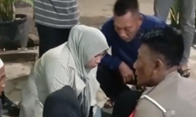 Petugas Pos Pam Brebes selamatkan balita kejang di dalam bus Petugas Pos Pam Brebes selamatkan balita kejang di dalam bus