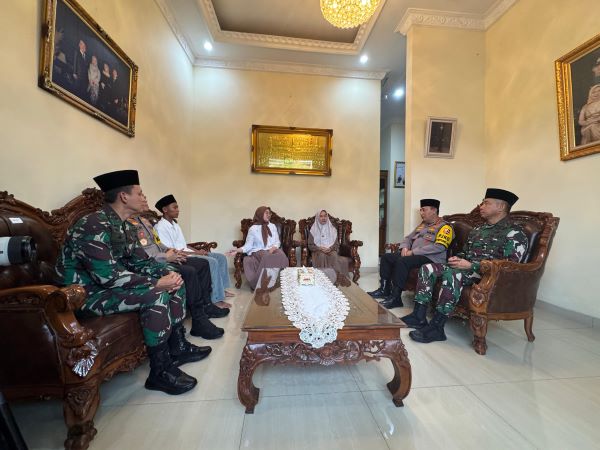 Kapolri berikan penghargaan Rekpro Bintara ke Daffa Kapolri berikan penghargaan Rekpro Bintara ke Daffa