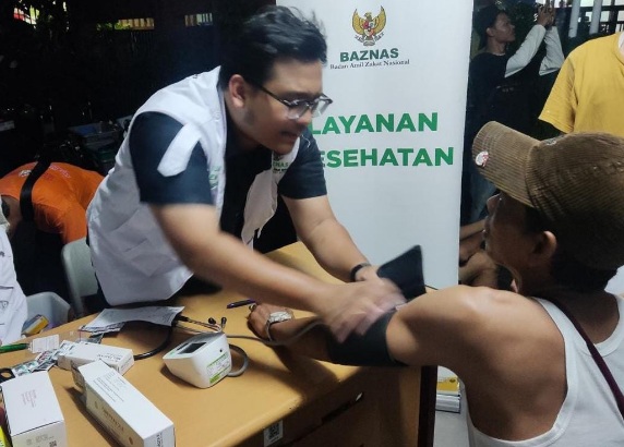 BAZNAS beri layanan kesehatan bagi warga terdampak banjir di Jakarta BAZNAS beri layanan kesehatan bagi warga terdampak banjir di Jakarta