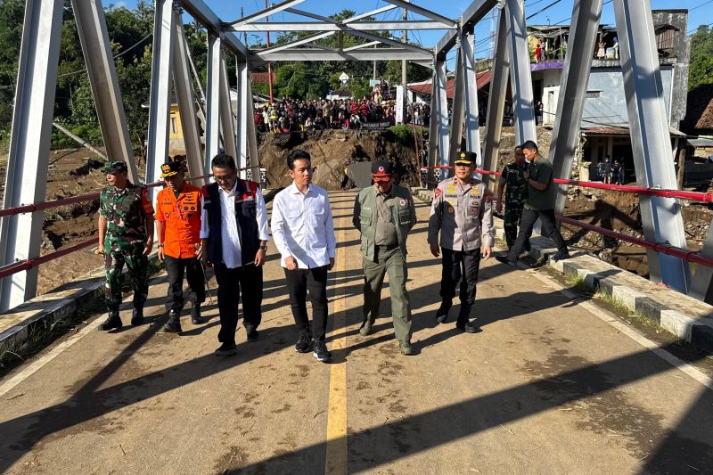 Wapres minta rehab prasarana dan relokasi warga pascabanjir Sukabumi Wapres minta rehab prasarana dan relokasi warga pascabanjir Sukabumi