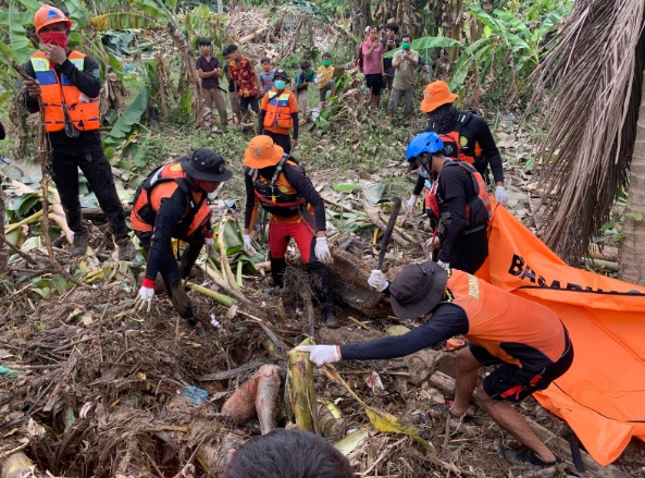 Tim SAR gabungan temukan warga hilang akibat banjir bandang Padang Sidempuan Tim SAR gabungan temukan warga hilang akibat banjir bandang Padang Sidempuan