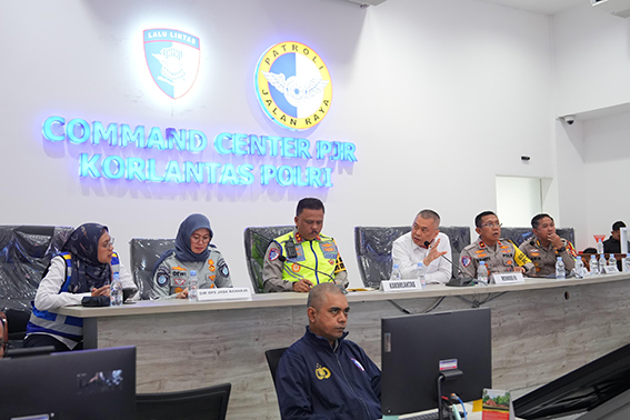 Rapat koordinasi penutupan CB One Way Nasional di Command Center KM 29 Korlantas Polri Rapat koordinasi penutupan CB One Way Nasional di Command Center KM 29 Korlantas Polri