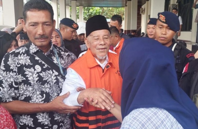 Kesehatan mantan Gubernur Malut AGK dilaporkan menurun Kesehatan mantan Gubernur Malut AGK dilaporkan menurun