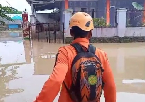 Dedi Mulyadi bangun rumah panggung di daerah langganan banjir Karawang Dedi Mulyadi bangun rumah panggung di daerah langganan banjir Karawang