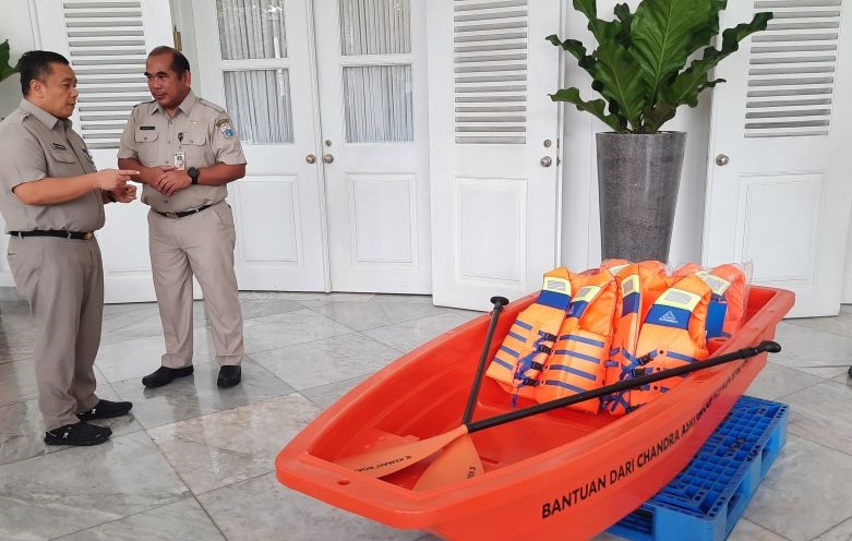 Pemprov DKI terima bantuan 20 perahu, dayung, dan jaket keselamatan Pemprov DKI terima bantuan 20 perahu, dayung, dan jaket keselamatan
