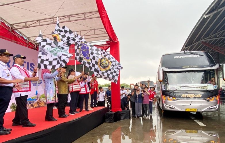 Kemenhub berangkatkan 512 bus mudik gratis dari Jakarta Kemenhub berangkatkan 512 bus mudik gratis dari Jakarta