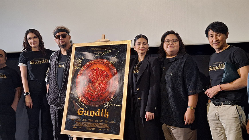 Luna Maya jadi Gundik Luna Maya jadi Gundik