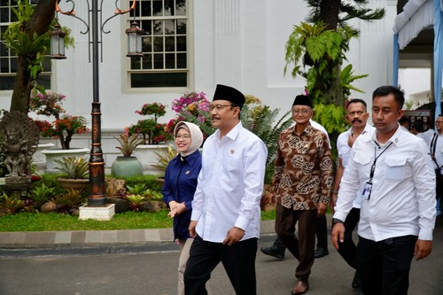 Mensos Gus Ipul ungkap opsi guru untuk Sekolah Rakyat