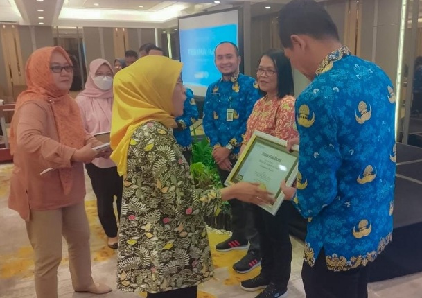 RSUD dr. Loekmono Hadi Kudus raih penghargaan terbaik Program JKNÂ RSUD dr. Loekmono Hadi Kudus raih penghargaan terbaik Program JKNÂ