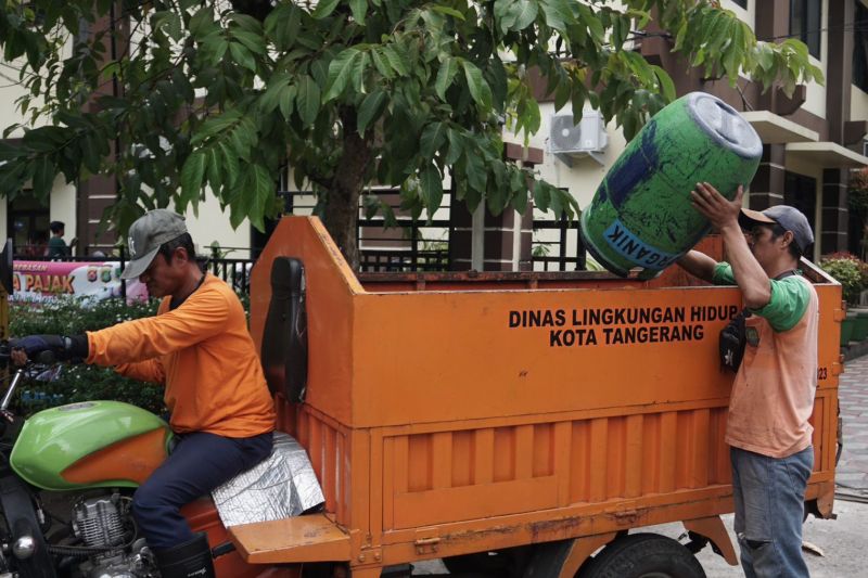 DLH Tangerang siapkan 1.000 petugas cegah penumpukan sampah DLH Tangerang siapkan 1.000 petugas cegah penumpukan sampah