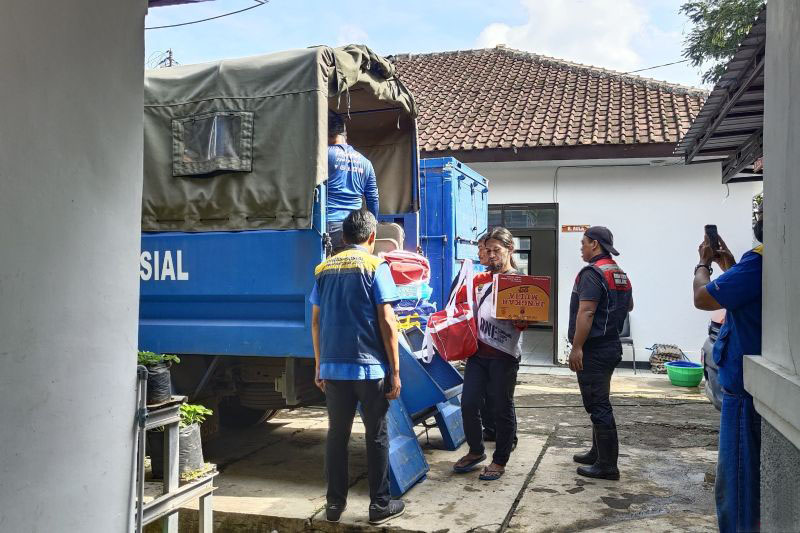 Kemensos salurkan bantuan untuk 2.646 warga korban banjir di Sumedang