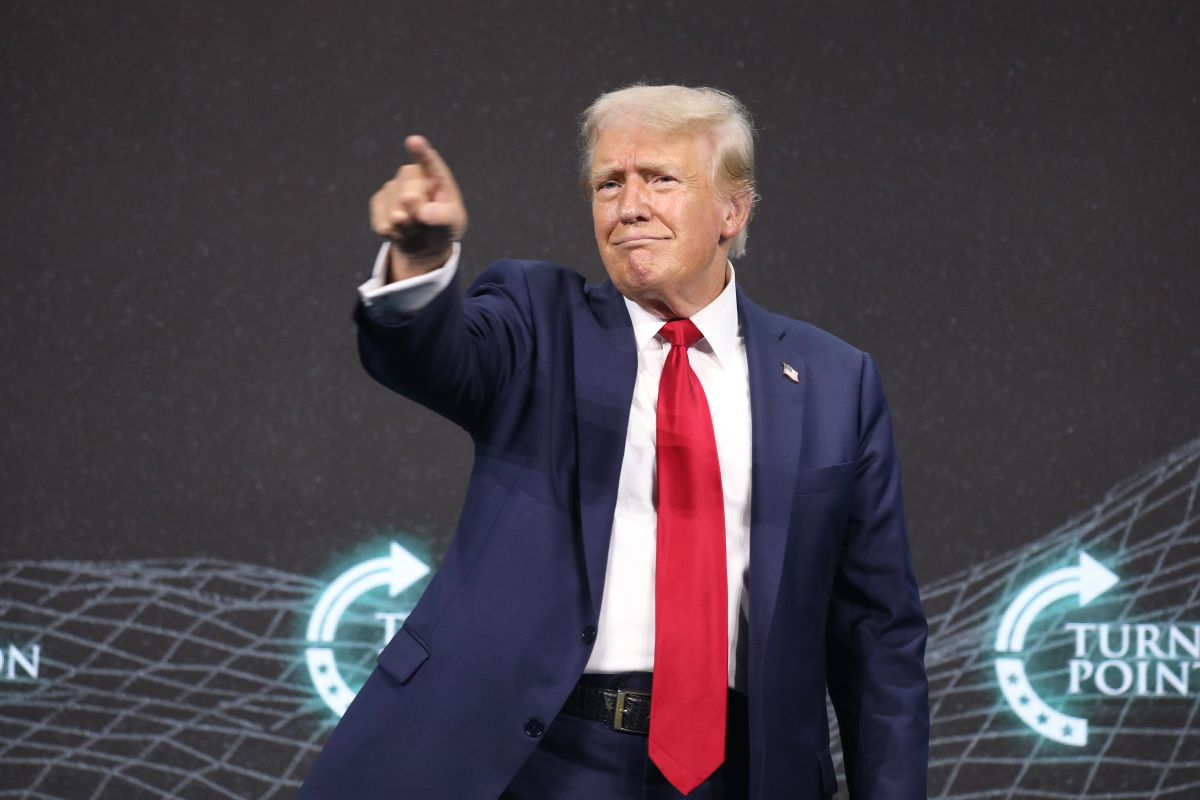 Trump: Tarif impor produk dari Kanada dan Meksiko mulai berlaku Selasa Trump: Tarif impor produk dari Kanada dan Meksiko mulai berlaku Selasa