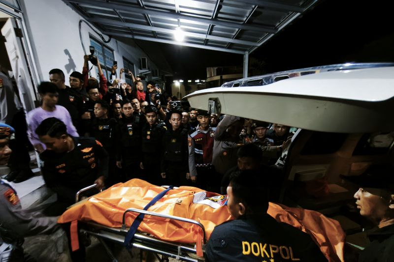 Tiga polisi gugur di Way Kanan dalam proses autopsi Tiga polisi gugur di Way Kanan dalam proses autopsi