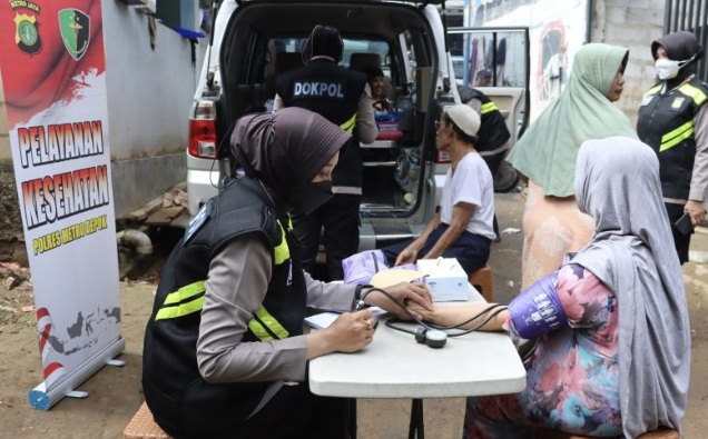 Polisi berikan layanan kesehatan untuk warga terdampak banjir di Depok Polisi berikan layanan kesehatan untuk warga terdampak banjir di Depok