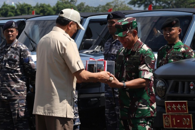 Panglima TNI terima 650 unit Ransus Maung dari Kemhan untuk perkuat pertahanan NKRI Panglima TNI terima 650 unit Ransus Maung dari Kemhan untuk perkuat pertahanan NKRI