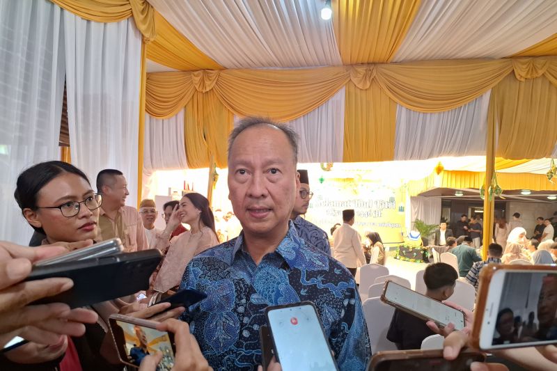 Menperin hingga Dirut Pertamina silaturahmi ke kediaman Bahlil Menperin hingga Dirut Pertamina silaturahmi ke kediaman Bahlil