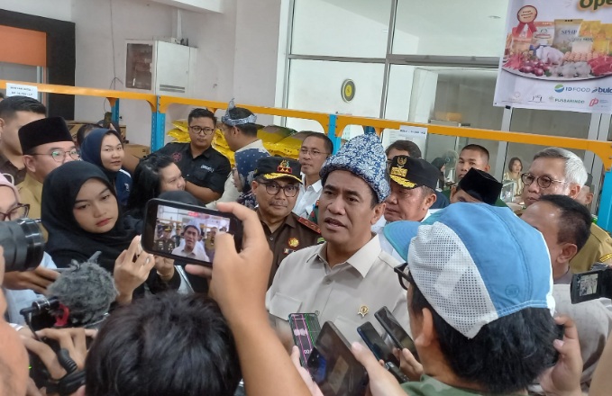 Tinjau pasar murah, Mentan: Jangan coba-coba naikkan harga Tinjau pasar murah, Mentan: Jangan coba-coba naikkan harga