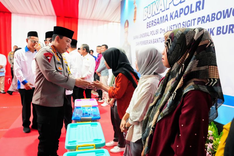 Kapolri ungkap potensi lapangan kerja baru saat buka bersama buruh Kapolri ungkap potensi lapangan kerja baru saat buka bersama buruh