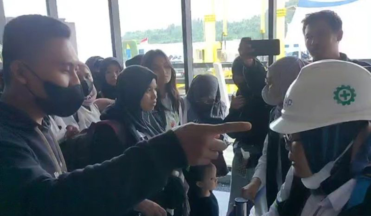 ASDP: Dua pemudik jatuh di Pelabuhan Merak dapat pertolongan medis