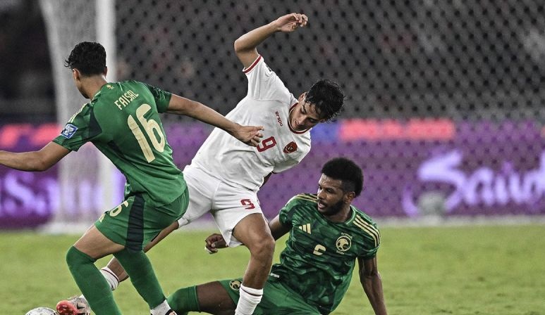 Arab Saudi mantap di posisi tiga setelah menang tipis 1-0 lawan China Arab Saudi mantap di posisi tiga setelah menang tipis 1-0 lawan China