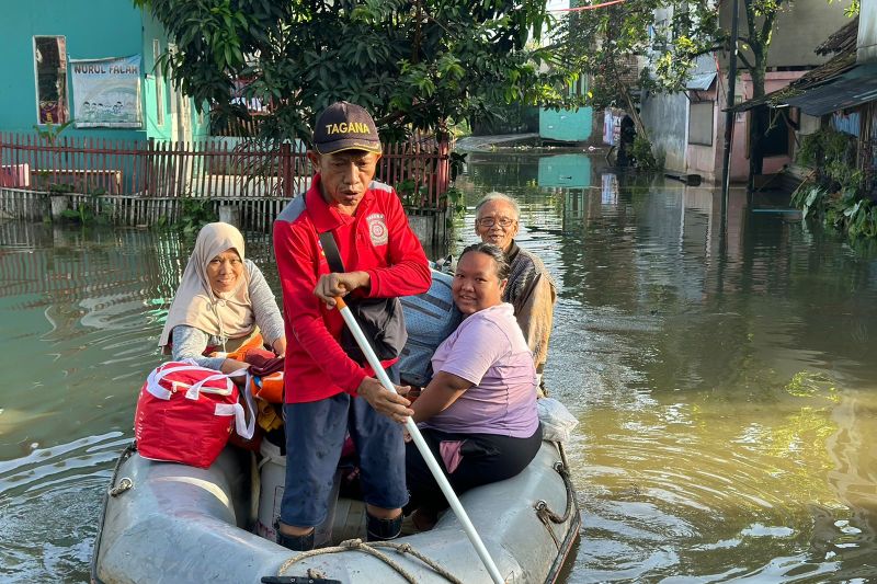 Kemensos kirim bantuan senilai Rp249 juta untuk korban banjir Bandung Kemensos kirim bantuan senilai Rp249 juta untuk korban banjir Bandung