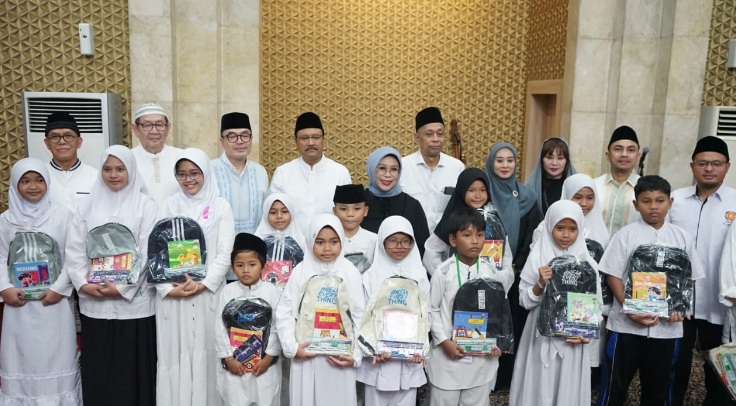 Forum CSR Indonesia - Kemensos kolaborasi berikan santunan kepada 1.000 anak yatim Forum CSR Indonesia - Kemensos kolaborasi berikan santunan kepada 1.000 anak yatim