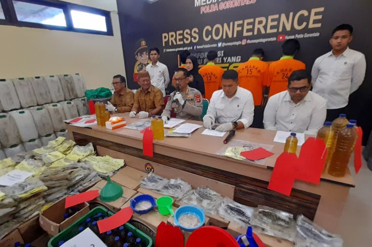 Polda mengungkap kasus kemas ulang Minyakita di Gorontalo Polda mengungkap kasus kemas ulang Minyakita di Gorontalo