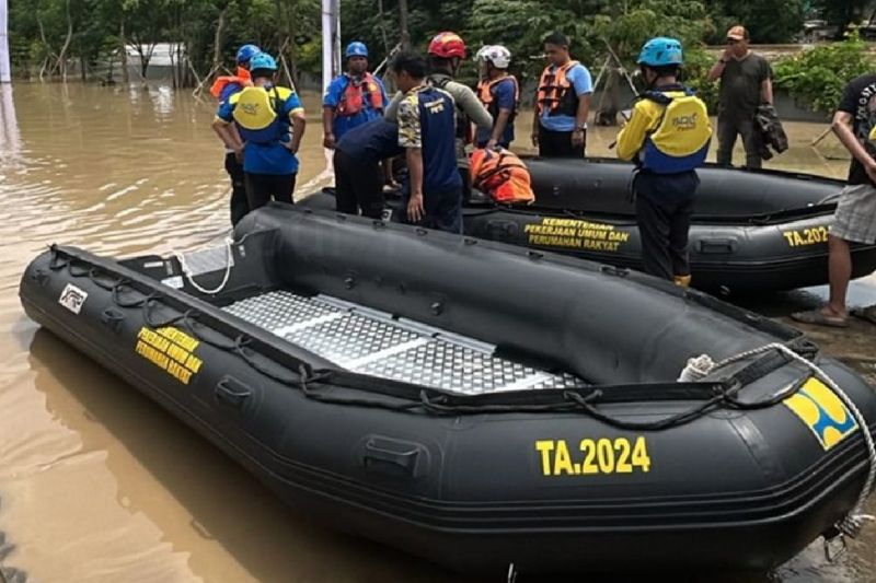 Menteri PU tegaskan komitmen penanganan bencana banjir di Bekasi Menteri PU tegaskan komitmen penanganan bencana banjir di Bekasi