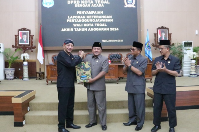 Dedy Yon sampaikan LKPJ Wali Kota Akhir TA 2024 Dedy Yon sampaikan LKPJ Wali Kota Akhir TA 2024