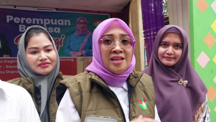 Perempuan Bangsa bantu korban banjir di Kampung Pemulung Bekasi Perempuan Bangsa bantu korban banjir di Kampung Pemulung Bekasi